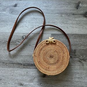 Round rattan purse